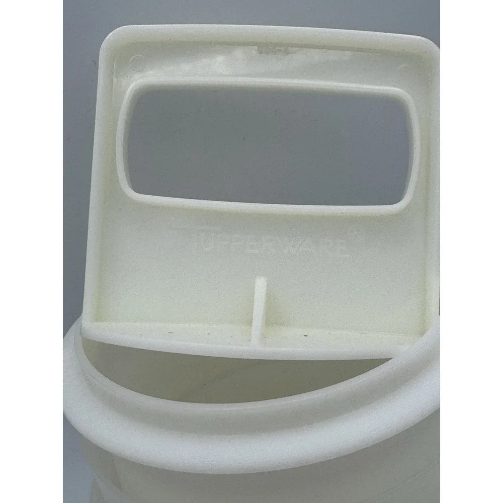 4‎ TUPPERWARE 882-6 - 4 Inch Burger Press Freezer Patty Keeper w/ Press No Lids